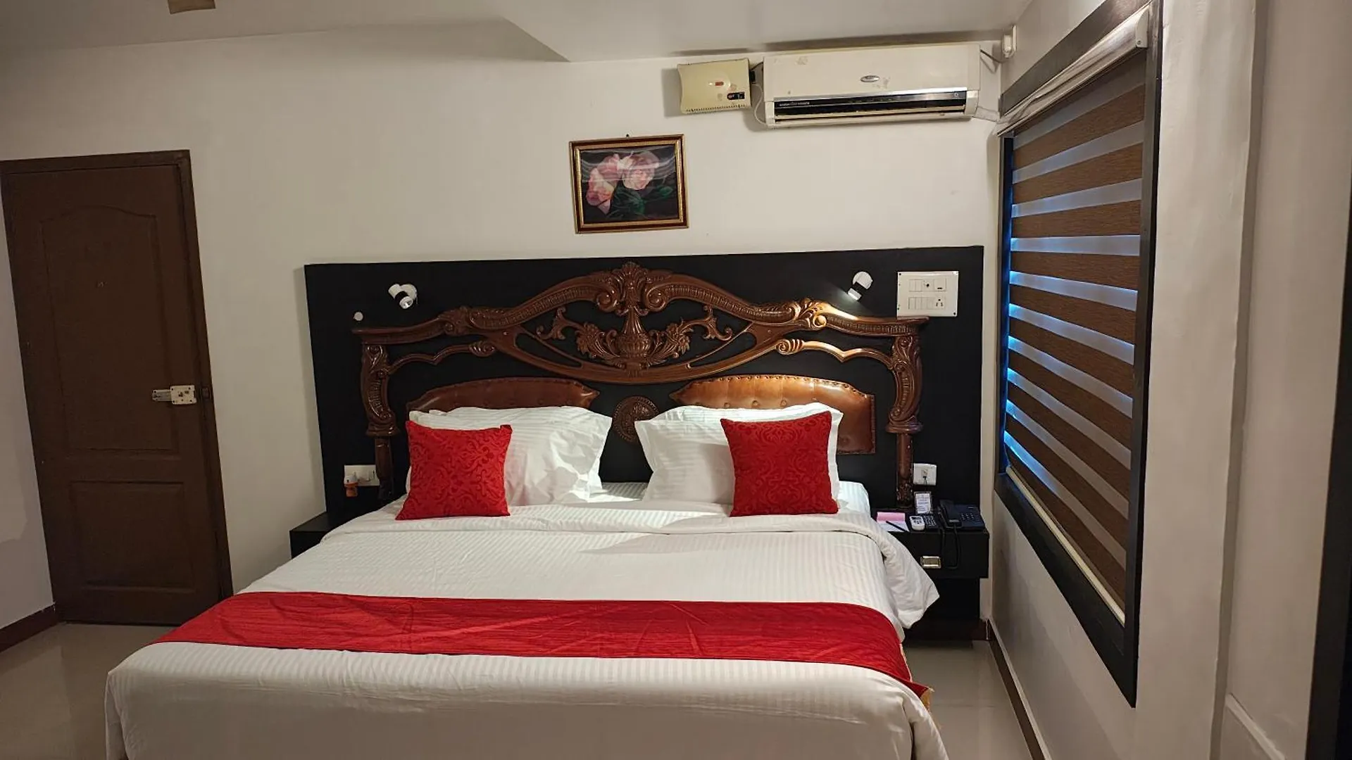 City Palace Residency Wandur 3*,