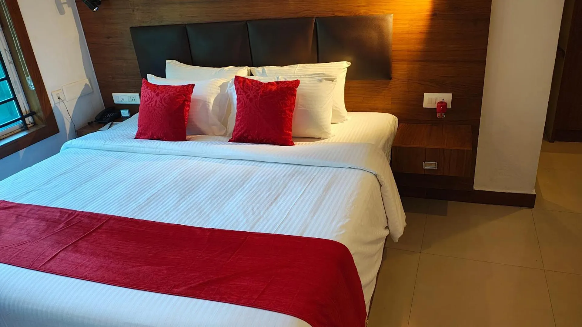 City Palace Residency Wandur 3*,