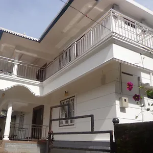 aarons-cottage.hotels-munnar.com/